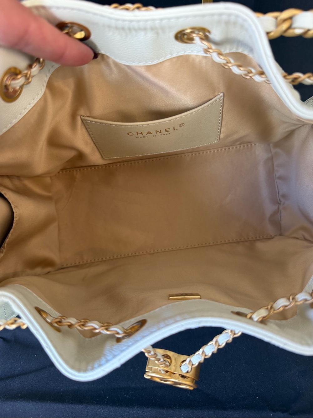 White Quilted Leather Drawstring Shoulder Bag - Picture 8 of 11